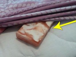 Положите кусок мыла под простынь перед сном и избавьтесь от двух болезней