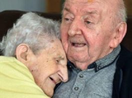 98-летняя мать переехала к сыну в дом престарелых, чтобы за ним ухаживать