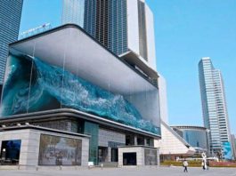 Огромная бушующая волна на площади Сеула — самая большая анаморфная иллюзия в мире