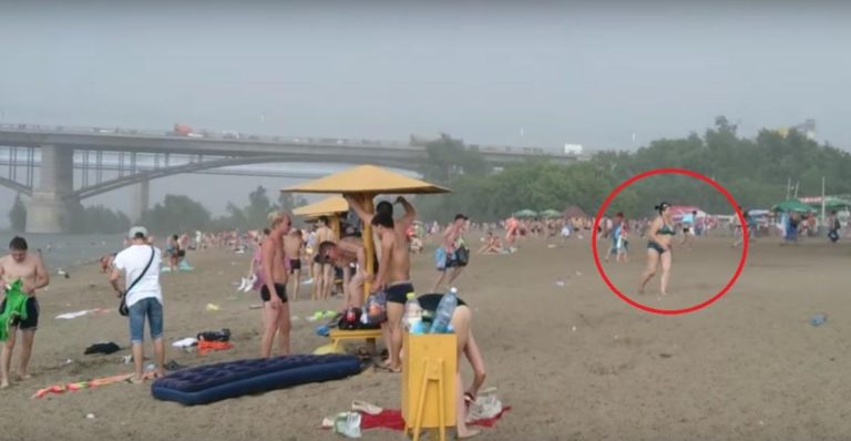 Они пришли на пляж загорать. Пару минут — и люди стали свидетелями ужасного природного явления…