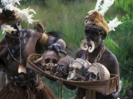 Обнаружено африканское племя людоедов говорящее на чистейшем русском языке!