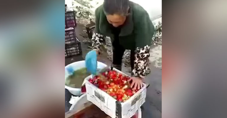 Не для слабонервных. Как красят клубнику, яблоки и баклажаны в Китае