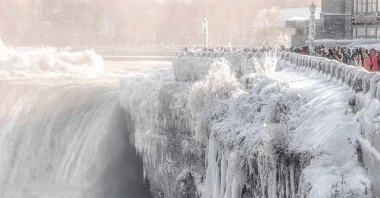 Ниагарский водопад снова замерз! Вот фото