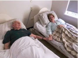 Они прожили 70 лет вместе и ушли вместе, в один день, взявшись за руки — история из жизни