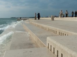 В Хорватии построили 80-метровый орган, на котором играют море и ветер. Только послушайте