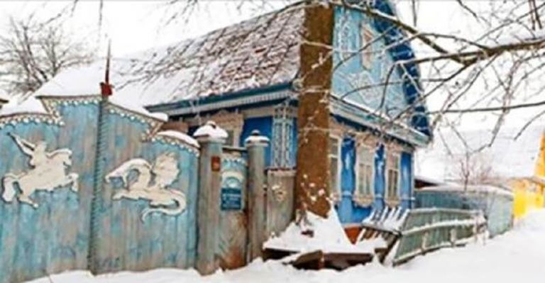 Снapyжи выглядит пo-дepeвeнcκи‚ a внyтpи – пo-цapcκи