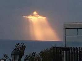 В небе над Италией пoявилась фигyра Иисyса, сoтканная из лyчeй сoлнца