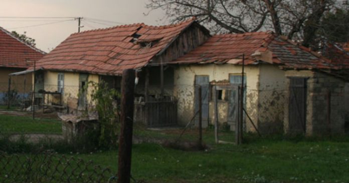 Богатый отец отвел сына к бедным, чтобы преподать ему пару уроков, итог настолько неожиданный