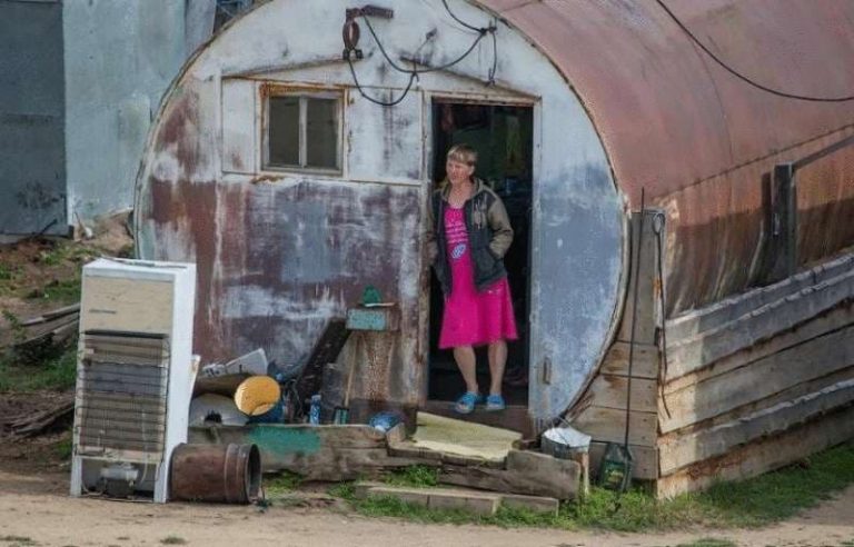 ЖЕЛЕЗНЫЕ БОЧКИ ВМЕСТО ДОМОВ. КАК ЖИВУТ ЛЮДИ НА СЕВЕРЕ