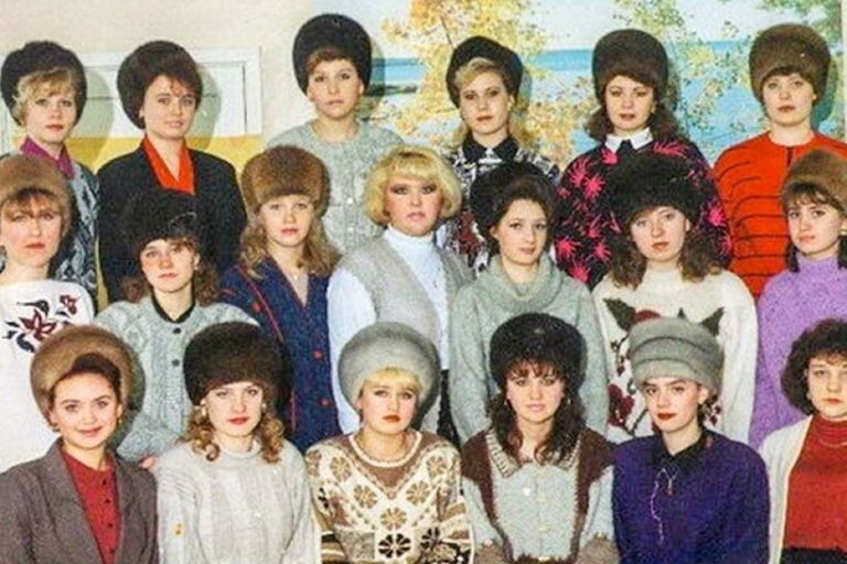 5 ПРИЧИН, ПОЧЕМУ ЖЕНЩИНЫ РАНЬШЕ НЕ СНИМАЛИ МЕХОВЫЕ ШАПКИ В ПОМЕЩЕНИЯХ