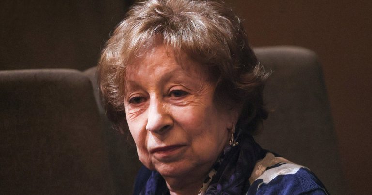 “ВОДИТ ЗА РУЧКУ, ОБРАЩАЕТСЯ КАК С ПРИНЦЕССОЙ”. ПОДРУГИ АХЕДЖАКОВОЙ ЗАВИДУЮТ ПОЗДНЕМУ СЧАСТЬЮ АКТРИСЫ