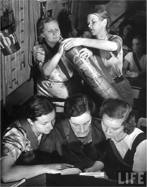 Эти фото облетели весь мир! Советские женщины глазами иностранных фотографов