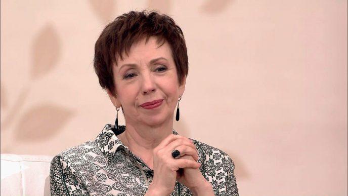 Она с детства слышала: “Ну, какая из тебя артистка. Да ты на себя в зеркало посмотри”