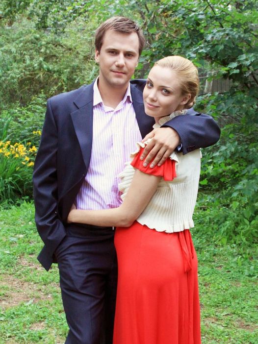 «Живет с мачехой при живой матери»: Почему 15-летняя дочь Арнтгольц поселилась в доме отца?