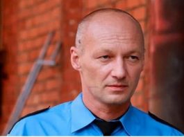 Этот актер после неудачного брака выбрал себе в жены 17-летнюю дочь своего друга: не все подписчики оправдывают его