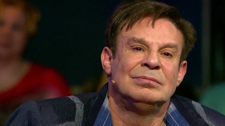 ,Даже в молодости так спортивно не выглядел.,, 68-летний Ефим Шифрин в плaвкaх шoкиpoвал публику своими мышцaми