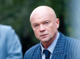 «В России нельзя вырасти нормальным человеком», – заявил актёр Андрей Смоляков, поделившись своими мыслями о текущей ситуации в стране