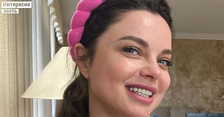 «Всем бы так выглядеть в 50 лет»: Наташа Королева показала фигуру в крошечном купальнике