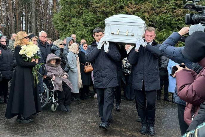 Левкин владимир похороны фото в гробу Я и подумать не могла, что буду провожать сына в последний путь". Мать Левкина в