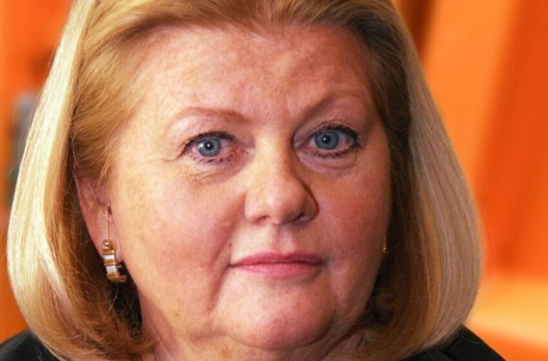 Ирина Муравьева, известная российская актриса, посвятила свою жизнь не только сцене, но и семье