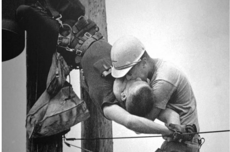 История одного снимка: «Поцелуй жизни» 1967 год