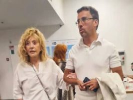 Пугачева и Галкин во время прогулки по Кипру начали раздавать автографы: снимок звездной пары