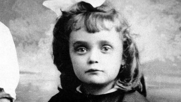 Родилась на улице и едва не ослепла, но спустя годы покорила мир