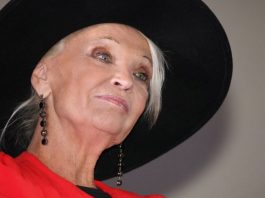 “Ушла так ушла. Все уходят. Видите, я не плачу”. Слова сына Светличной возмутили общественность