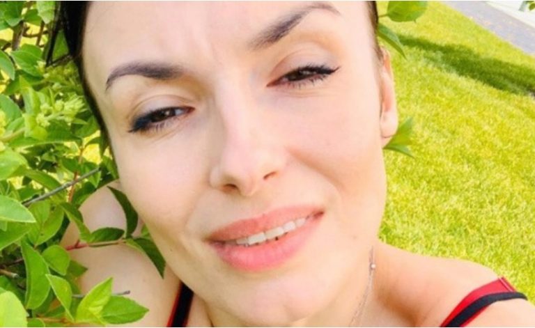 42-летняя Грановская без исподнего подчеркнула прелести шелком