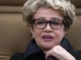 37 лет назад мама Каспарова заявила, что ее внучка не имеет к их семье никакого отношения. Как Ника Неелова выглядит сегодня