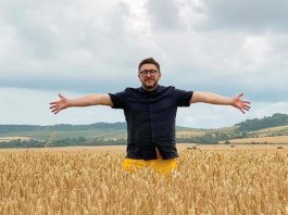 «Горд жить в Украине». Ведущий родом из России поразил своим владением украинским языком