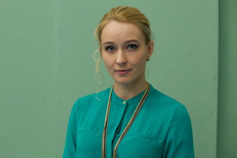 «На улице увидишь ее – не узнаешь»: как на самом деле выглядит актриса Анастасия Панина