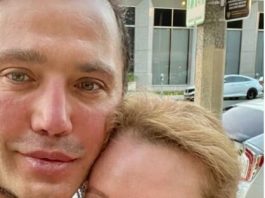 Над Солнцевым похихикивали в Сети, пророча шоумену одинокую старость, а он женился на гражданке США, которая пылинки с мужа сдувает