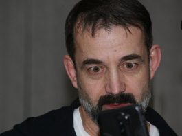 «Пытается увидеть на двух стульях»: Александр Збруев поставил на место Дмитрия Певцова