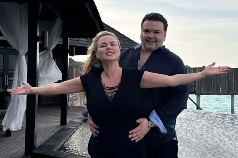 Семенович показала женатого жениха без усов и бороды, но пользователи Сети не разделили восторг певицы