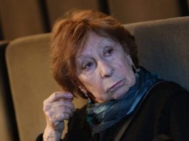«Такое даже здоровый человек не выдержит»: Ахеджакова, оставшаяся без дома, сильно сдала