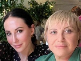 В 19-летнем возрасте эта женщина увела 38-летнего Смехова из семьи. Алика показала мачеху, которая живет с ее отцом 44 года