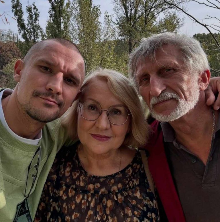 “Татко, дякую тобі за все”. Цымбалюк обнародовал редкое фото с родителями