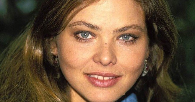 «В 69 лет выглядит как 20»: Орнелла Мути снова поразила своих поклонников, продемонстрировав свою вечную молодость и обаяние на новых фотографиях