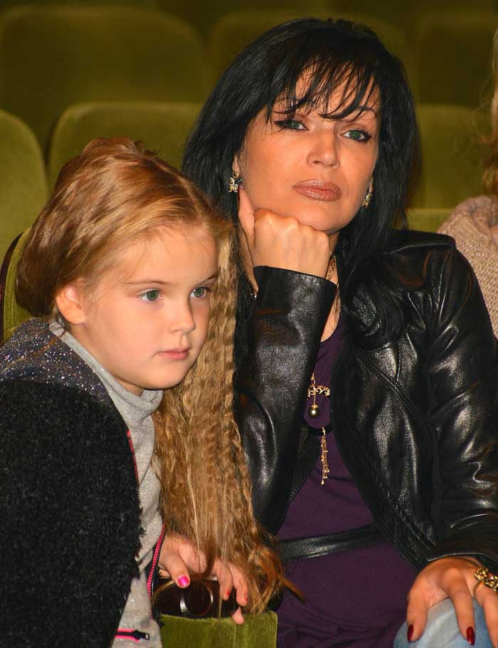 Дочь Александра Абдулова: как Евгения продолжает наследие отца и раскрывает свои творческие таланты