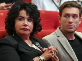«Она замкнулась в себе, а он наслаждается отношениями с молодой девушкой». Коллеги обеспокоены состоянием 74-летней Бабкиной