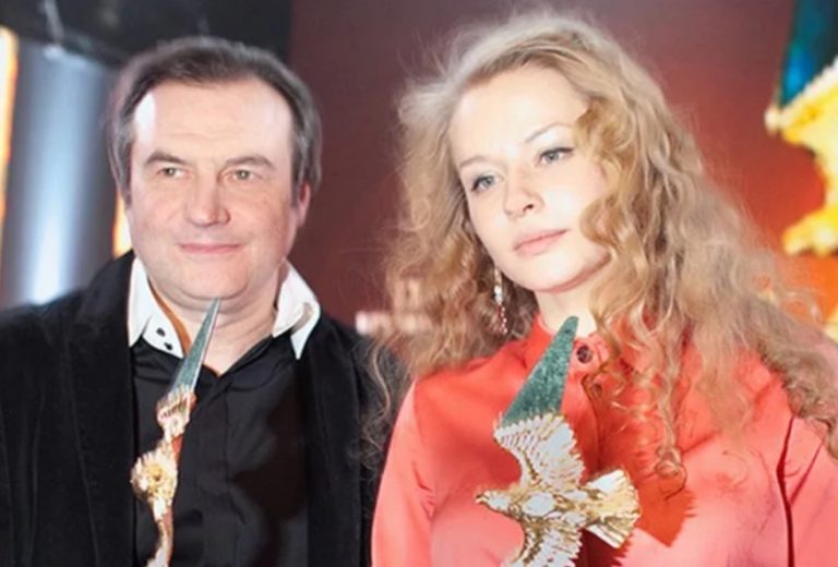Юлия Пересильд в 23 года начала роман с женатым режиссером Учителем, родив от него двух дочерей. На кого же он променял Юлию