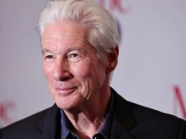 Круче Гира! 75-летний актер вышел в свет с 25 -летним сыном, но все смотрели только на наследника голливудской звезды