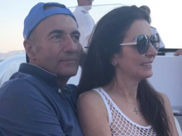 “Увидев Олю впервые, я подумал: “И бывают же такие красивые женщины”. В Сети появился кадр 61-летней жены композитора с отдыха