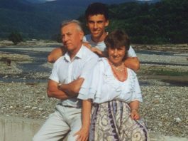 “Мне было 27 лет, когда не стало отца, мама ушла вслед за папой через 2 года”. Могила родителей Галкина пришла в запустение