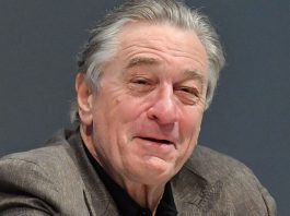 «Слезы наворачивались на глаза»: 80-летний Де Ниро поделился чувствами, которые испытывает папа малыша в его возрасте