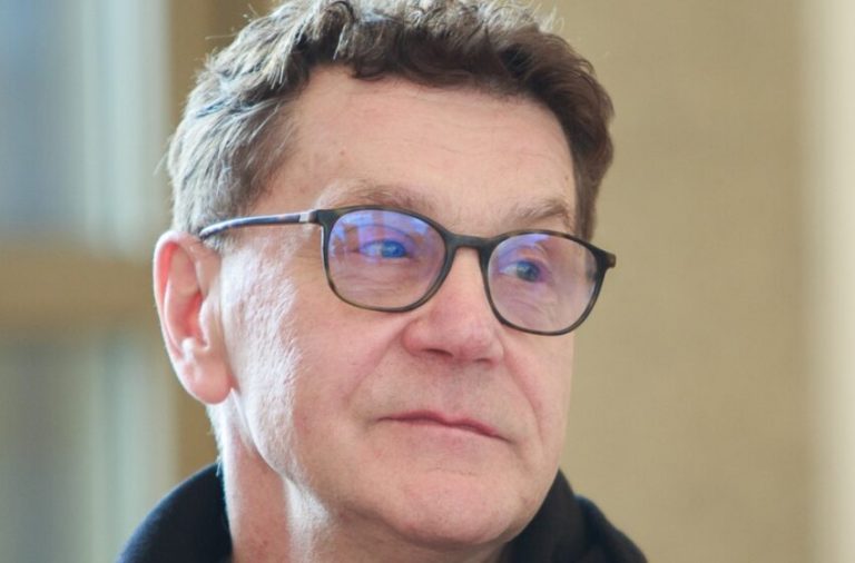 Его жене уже почти 90, но больше 40 лет он хранит ей верность. Как выглядит супруга Маковецкого