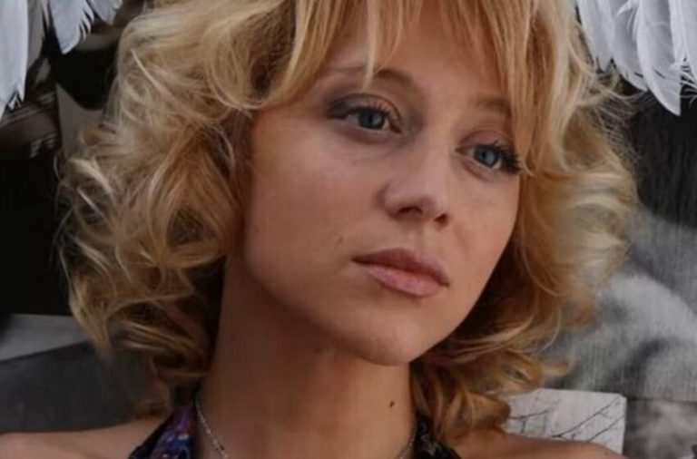 Сделала губы, зубы и нос. Как сегодня выглядит 51-летняя актриса Дарья Волга