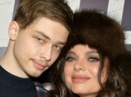 «И сам уже не рад, что женился на такой»: Невестка Королевой станцевала на публике, но свекровь, похоже, не рада этому