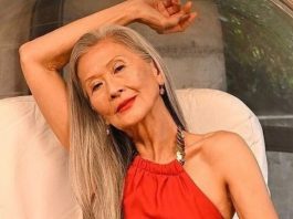 71-летняя модель по-прежнему блистает на подиуме и бросает вызов стандартам красоты: взгляните на ее невероятные фото